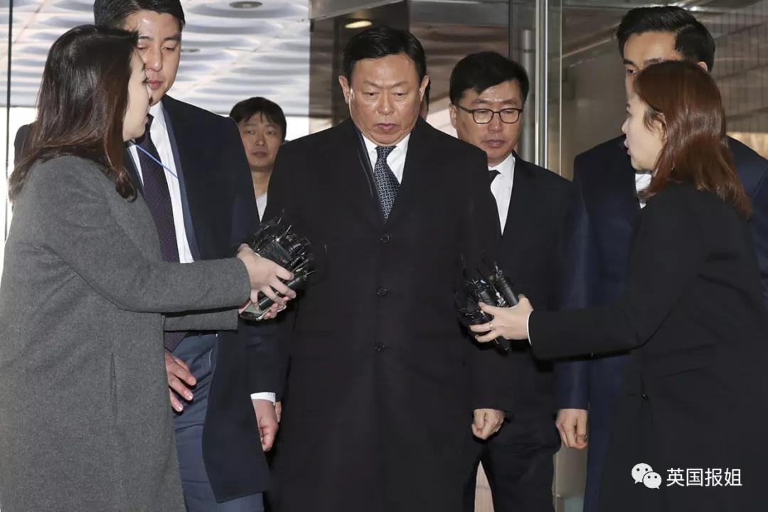 父子同场性侵一女星，兄弟为夺权反目撕X！韩国乐天，一场好戏