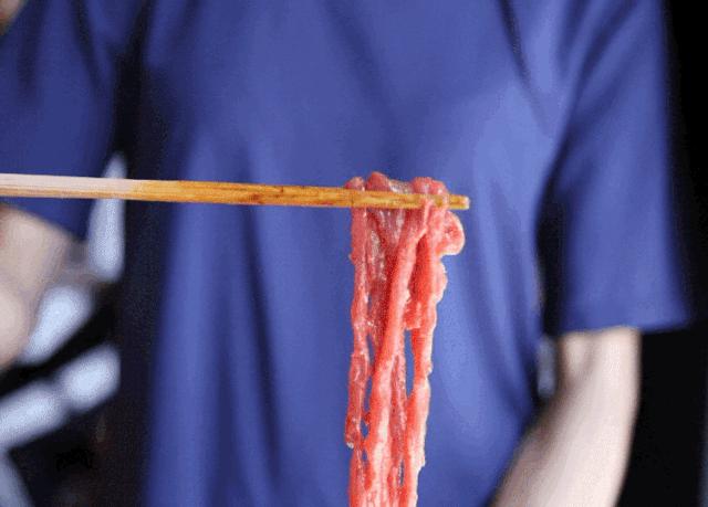 排队两个小时才吃上火锅,排队两小时也要吃到的烤鱼