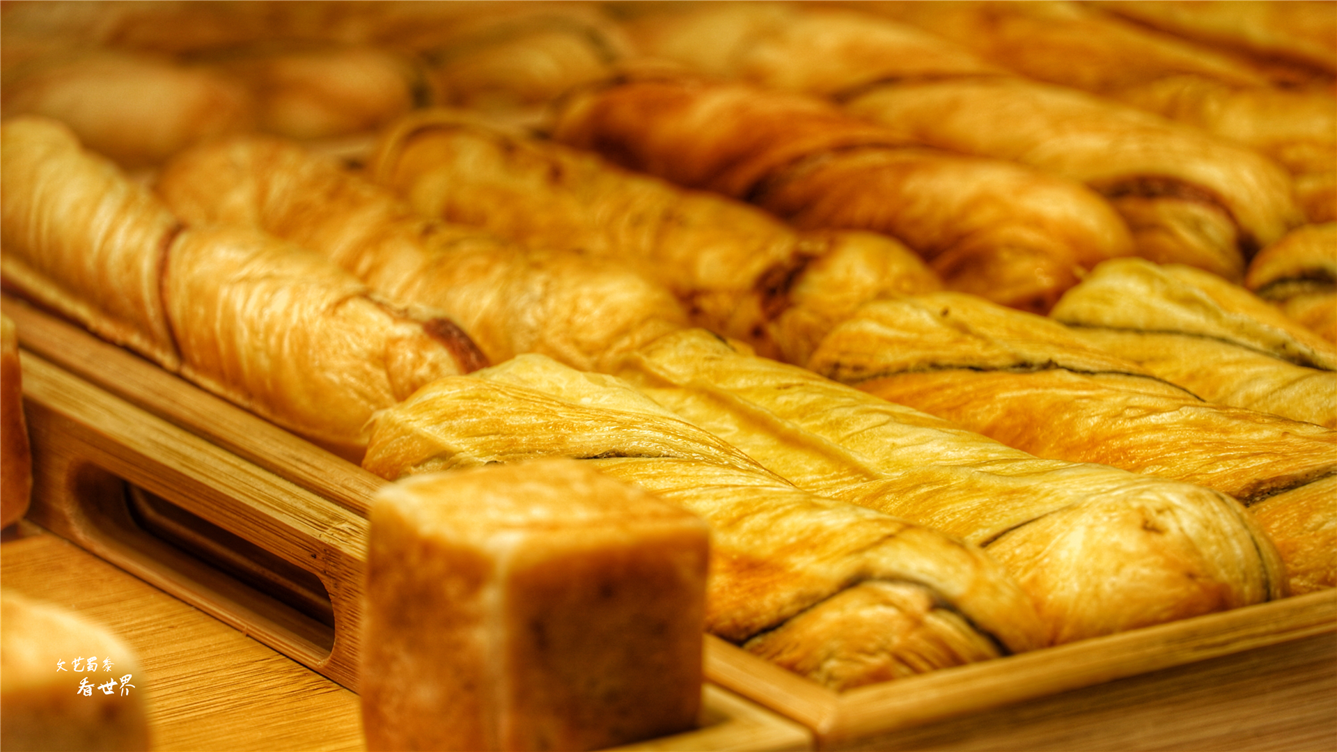 中国第一条商业步行街是中街么,我国三大步行街是哪三大步行街