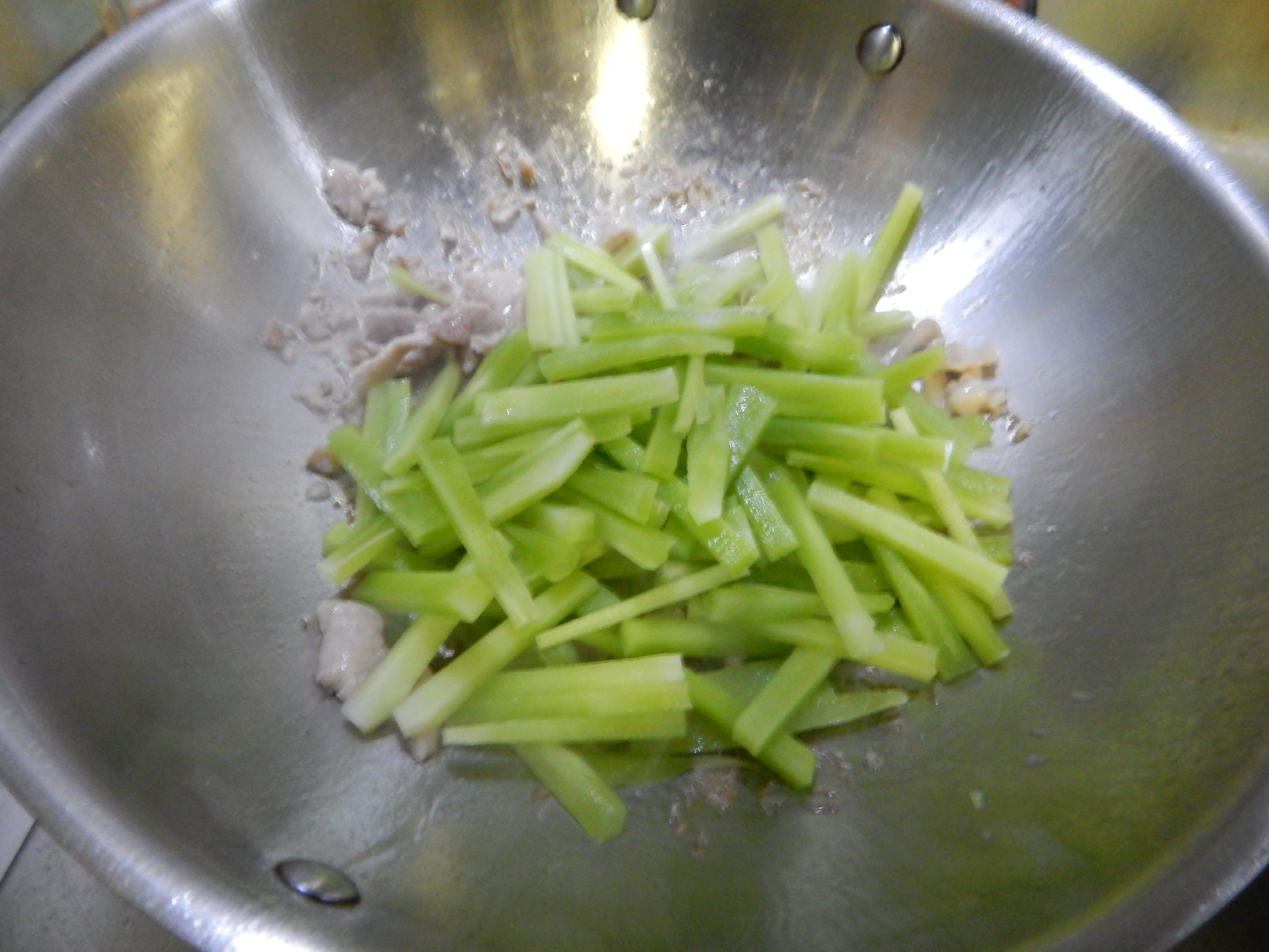 寒冬里吃什么菜好呢,冬天这道菜再贵也要吃补气又补脑