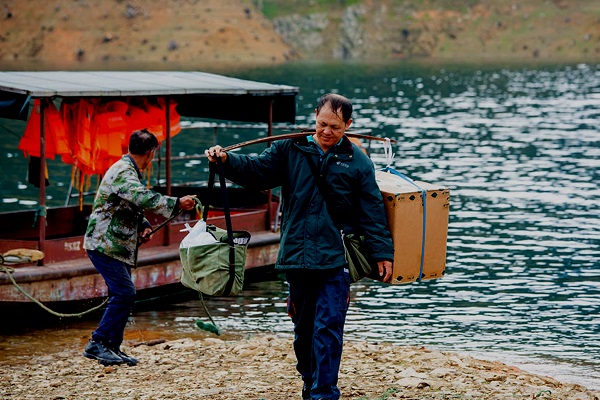 中国退役军人丨张林昌:34年风雨无阻,一位山乡邮递员的19次“二万五千里长征”