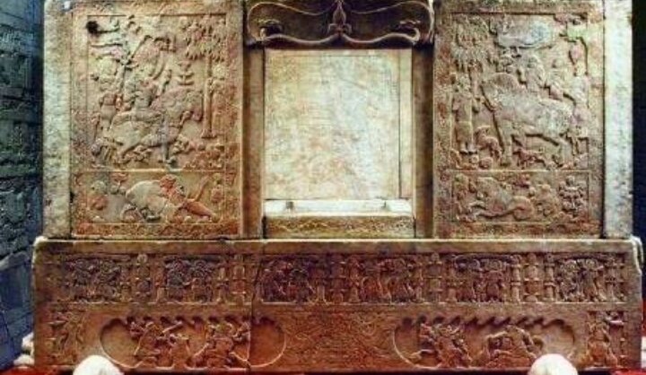 古墓挖出来的石板是什么样的,古墓发掘出大量壁画和石板