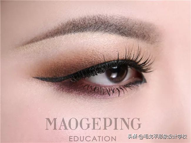 单眼皮不画眼线只画眼影好看吗,为何同样是单眼皮