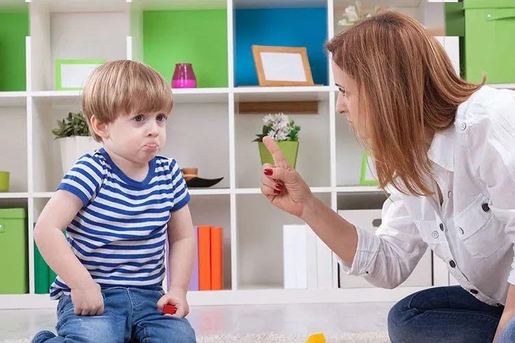 孩子爱打人,道理也讲打也打了就是改不了,幼儿园老师有妙招