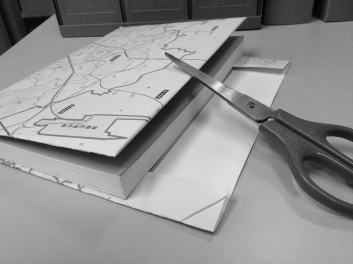 包书皮是对开学最大的仪式感,开学第一天给孩子包书皮