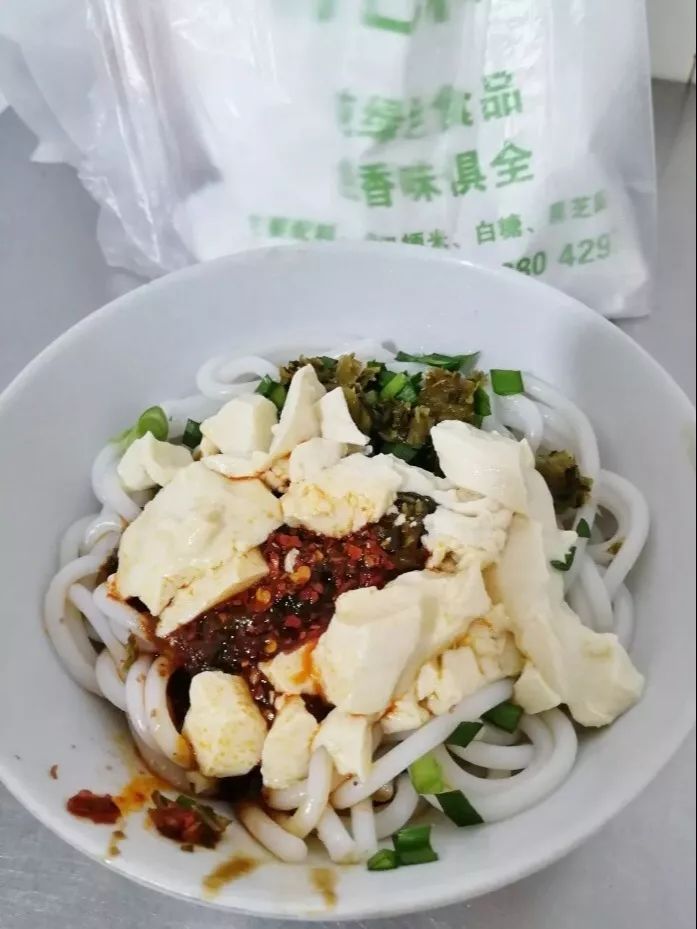 24小时丨吃饱喝足，我醉在了昆明的小夜风里