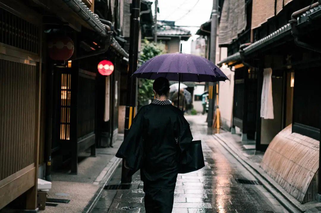 瓢泼大雨英文怎么说,滂沱大雨用英语怎么说