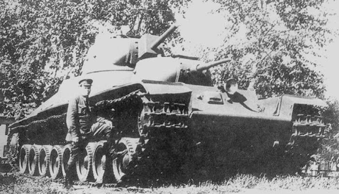 德国坦克兵眼里的怪兽，能抗能打的苏军移动碉堡，KV-1重型坦克