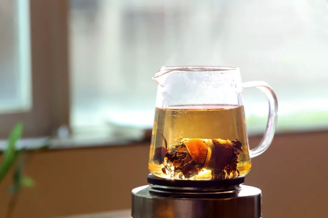 扁桃体发炎咳嗽嗓子痒按哪个穴位,干咳嗓子痒应刮痧哪个穴位最好