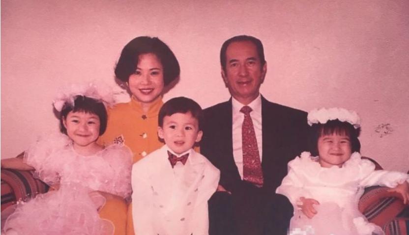 何鸿燊原配夫人黎婉华家庭背景,何鸿燊原配黎婉华惊艳旧照