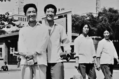 【有情有意】一盏灯,点亮“购物天堂”的传奇