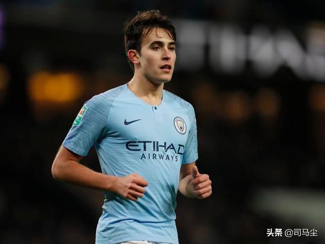「故事」既是教练也是新秀，19岁的他用智慧书写自己的足球之路
