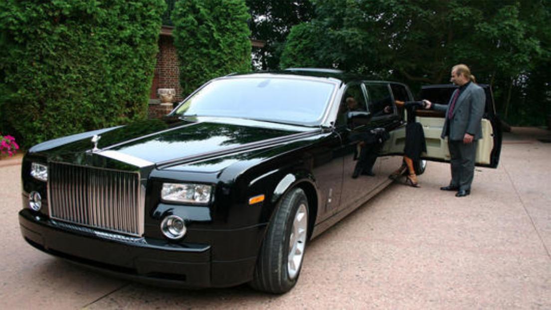 劳斯莱斯一把伞就值10万,劳斯莱斯雨伞多少钱一把视频