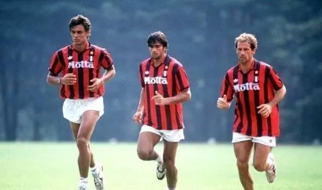 深度解析:为什么说“米兰王朝”的防守,是足球史上最强的?