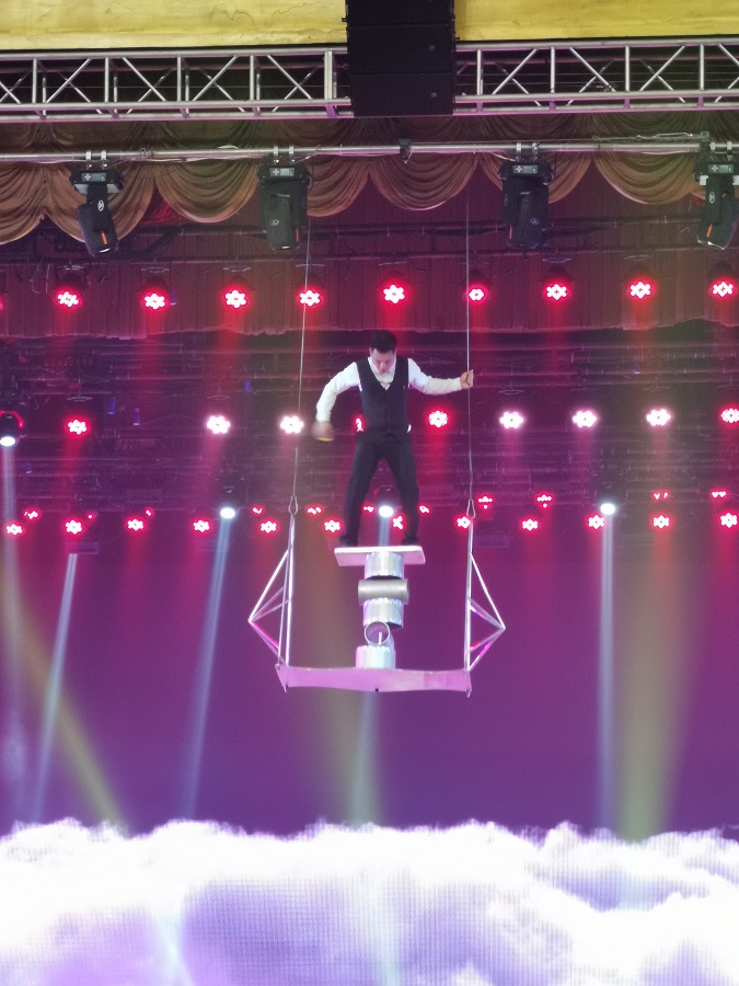 夜场江湖：讨好一个人究竟有多难？