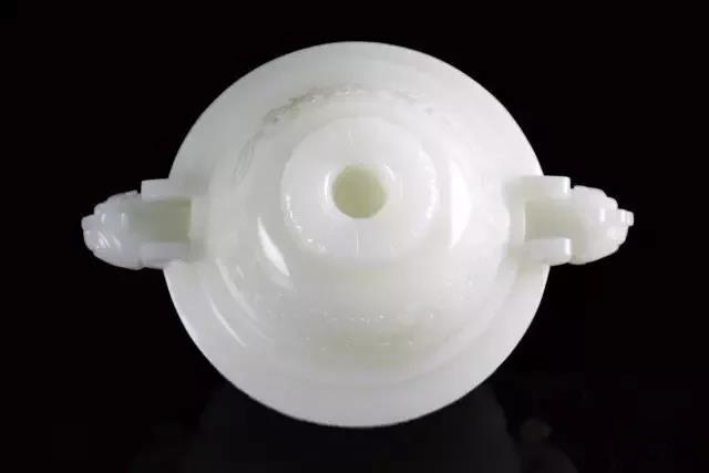 市价二三百块钱的玉镯是真玉石吗,克价超过黄金的文玩