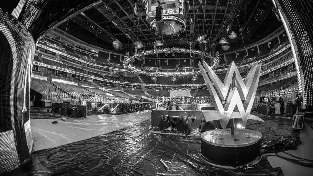 狂迷clawmoney联名夜光篮球,wwe美国职业摔角1460期raw