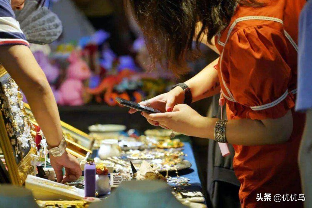 大妈卖煎饼果子年入百万,摆摊卖煎饼果子经历