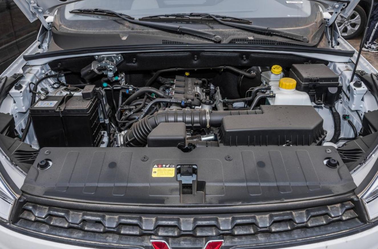 长安cs75plus和五菱宏光s3,五菱宏光s3买1.5l和1.5t哪个好