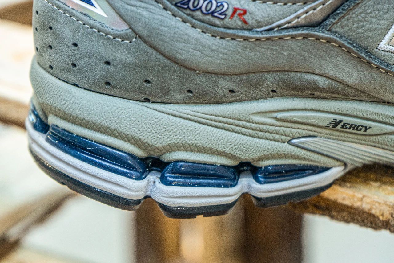 newbalance2002r麂皮复古蓝米白,好看的newbalance外套