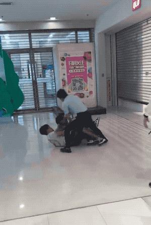 优衣库kaws还会补货吗,疯抢优衣库kaws衣服