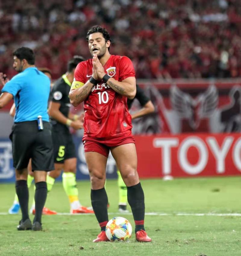 上港淘汰全北佩雷拉掩面哭泣,上港佩雷拉鲁能