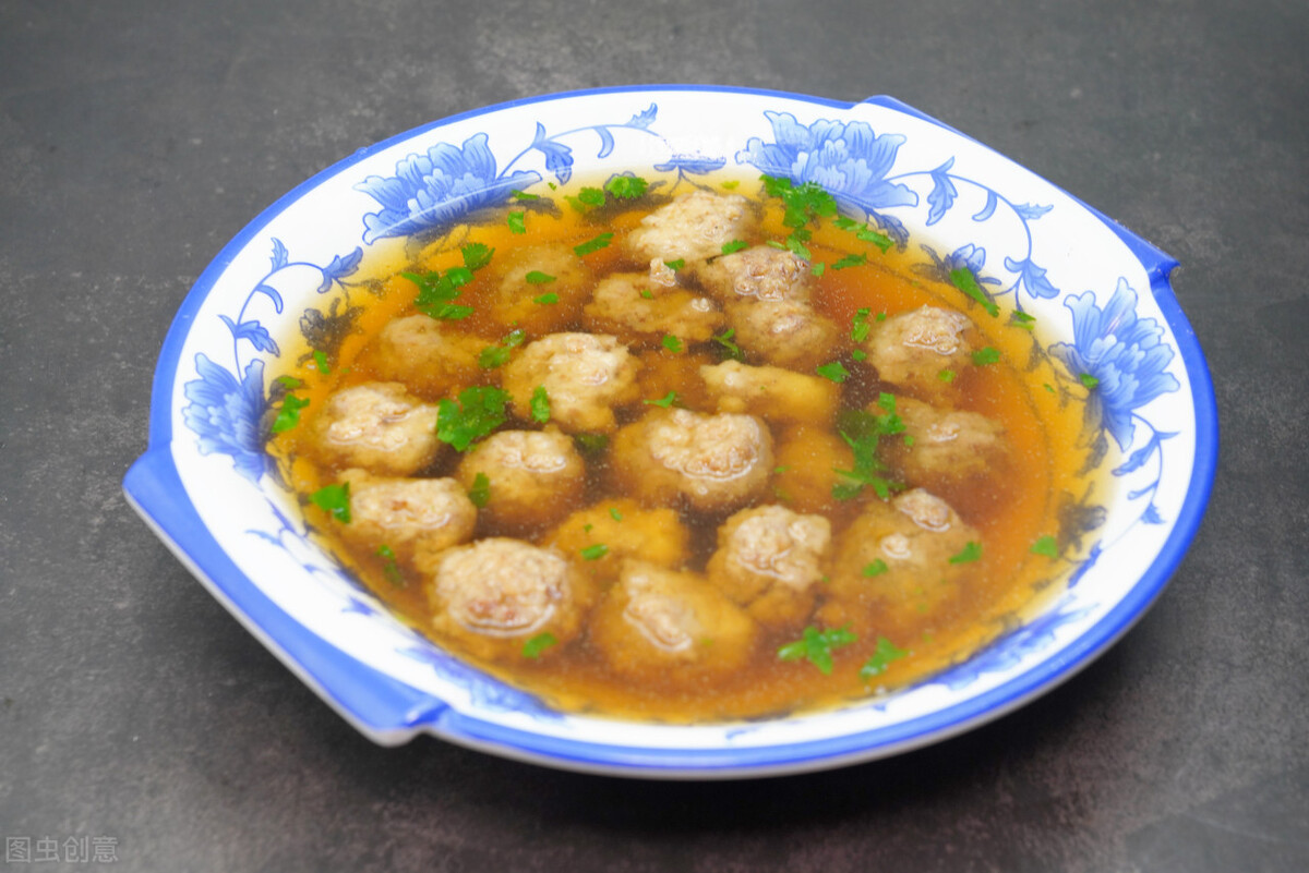 炸筋道肉丸子的家常做法大全,牛肉丸子怎么做又滑又嫩还筋道