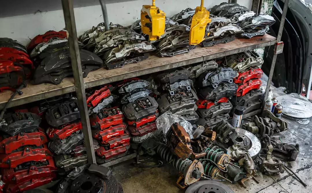 brembo卡钳6活塞可以装18寸轮毂吗,brembo卡钳m6价格