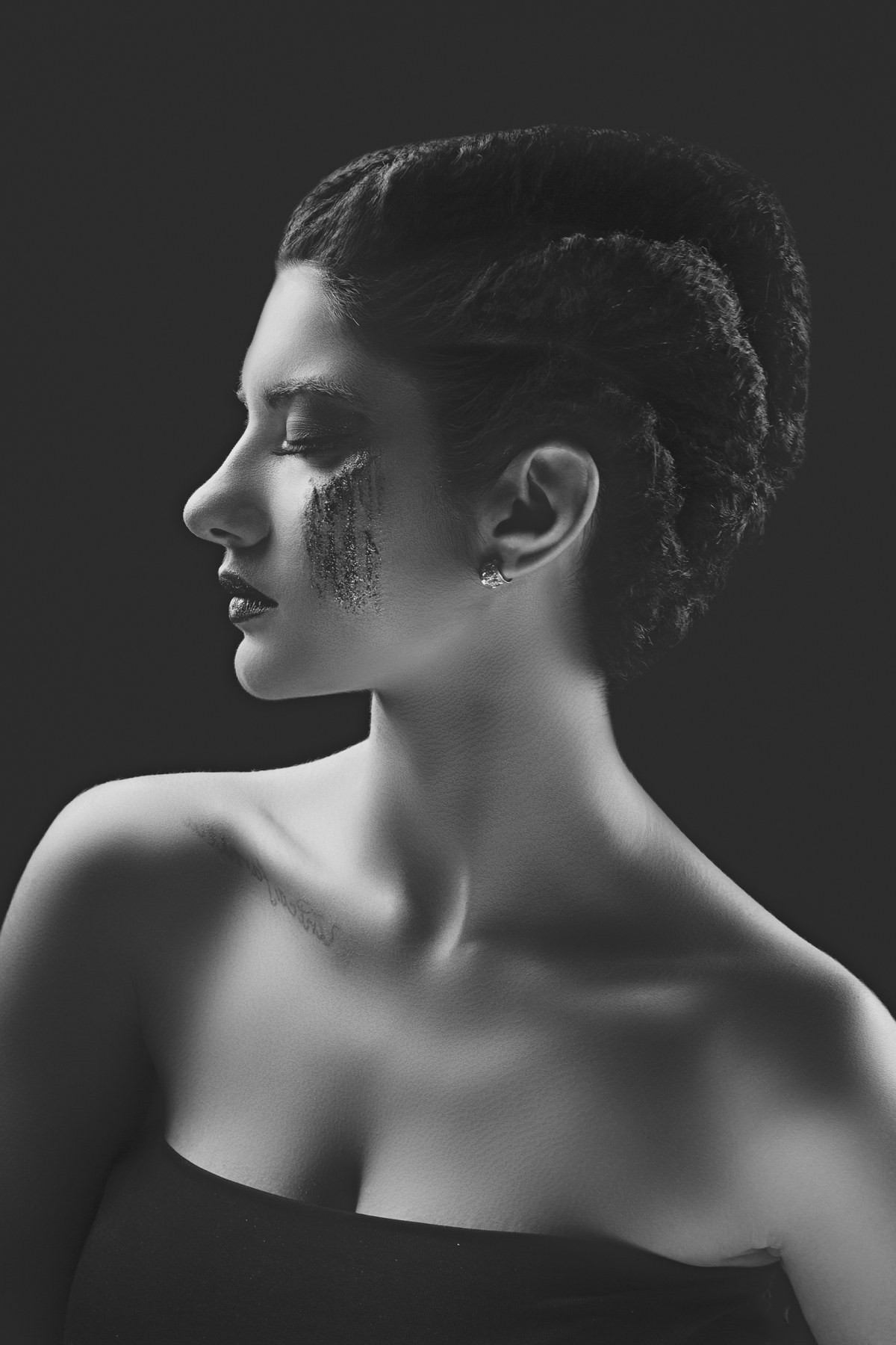 性感不是非得波涛胸涌！大*杯罩**审美疲劳的时代，微乳依然性感撩人