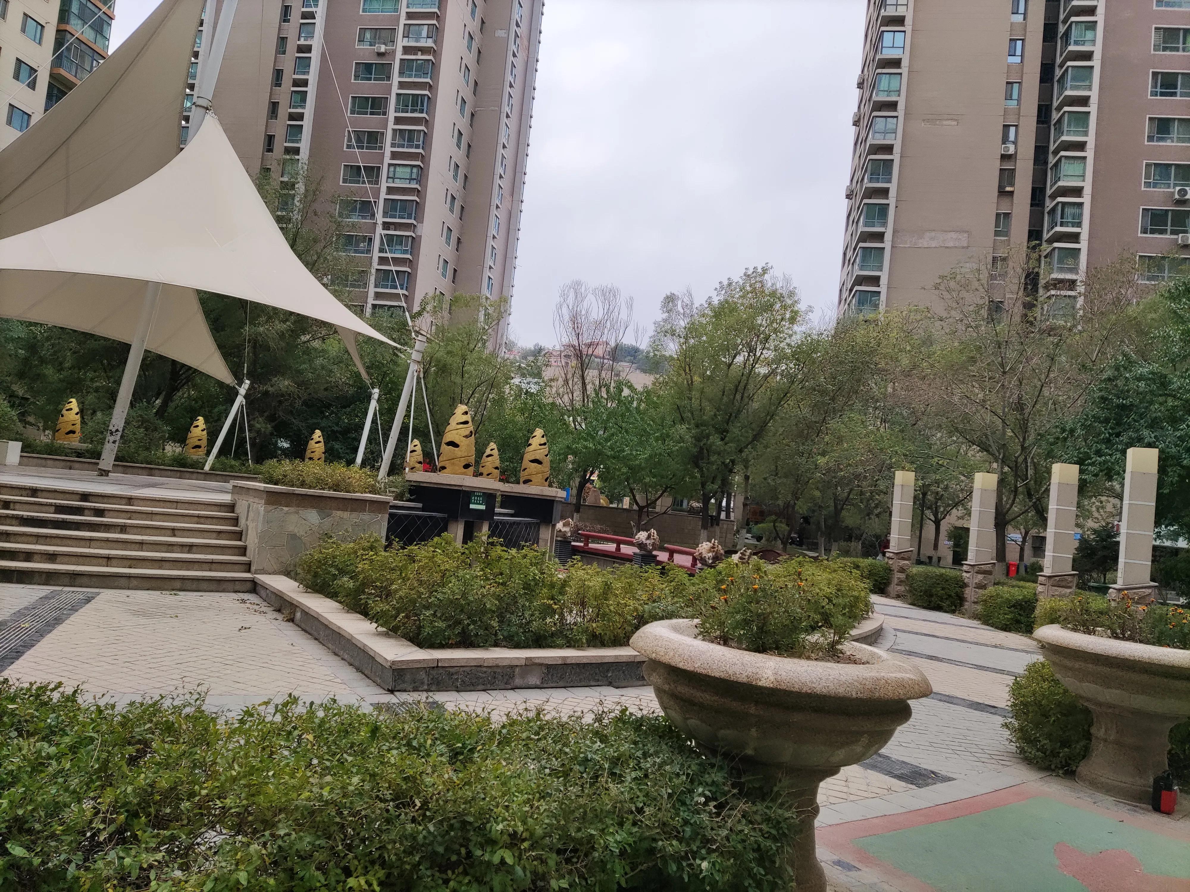 乌鲁木齐市南湖绿化广场附近小区,乌鲁木齐绿化最好的公园