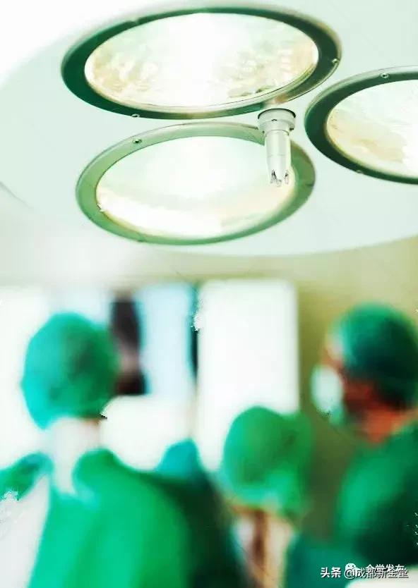 感动！金堂女医生自己输着氧连做3台手术