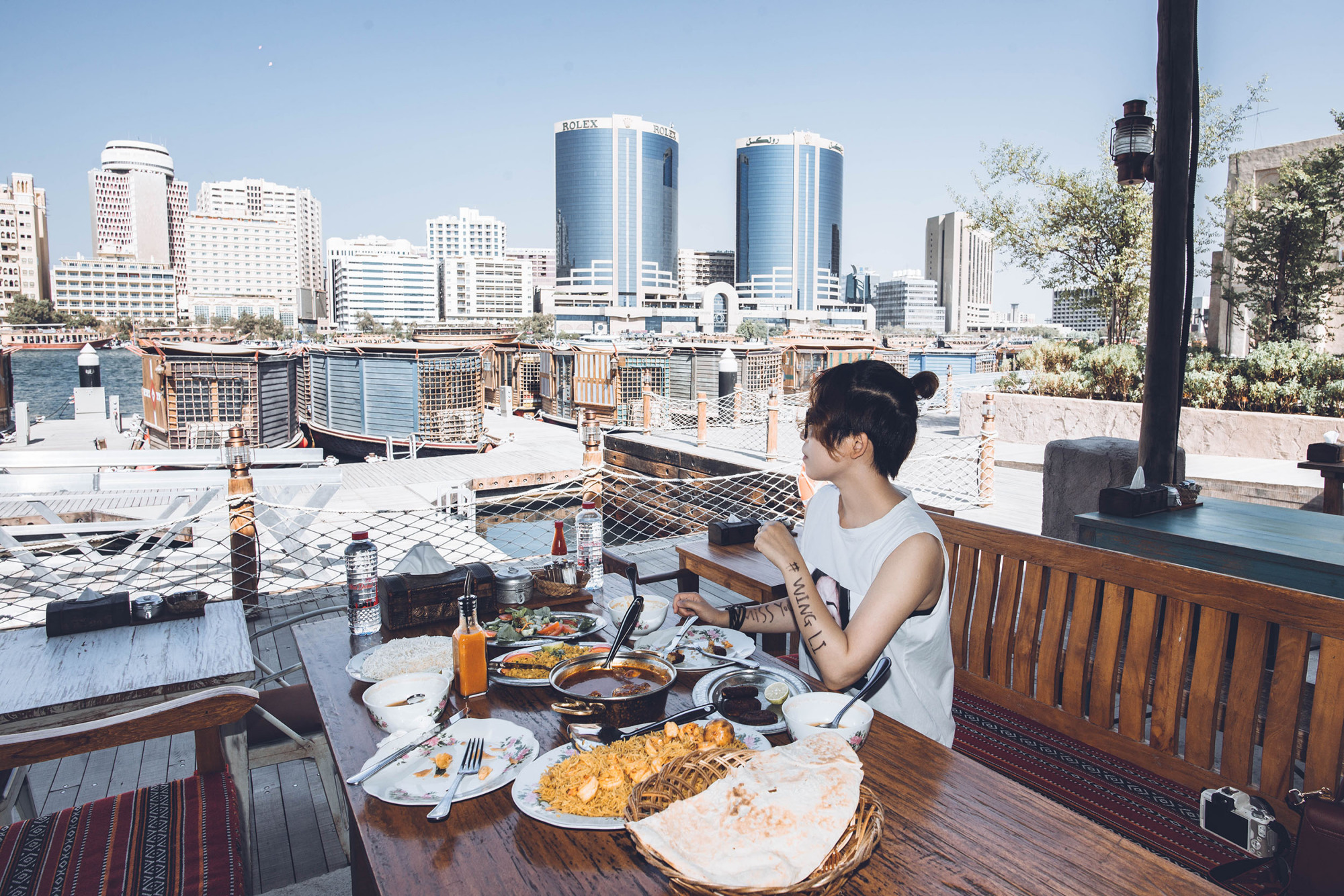 迪拜这个地方，汇集了世界各地的香料和黄金，是当地人的珍宝之城