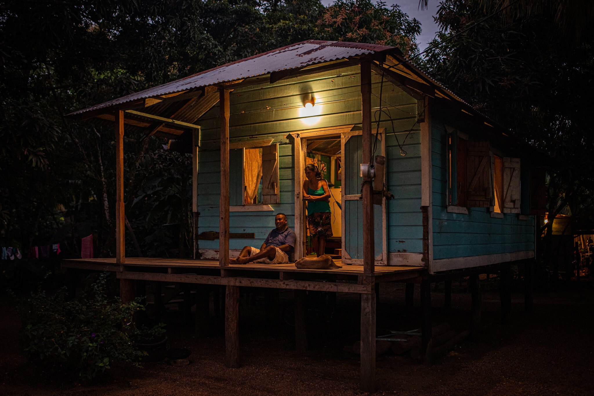 潜水海底打捞巨大龙虾,深海龙虾打捞危险