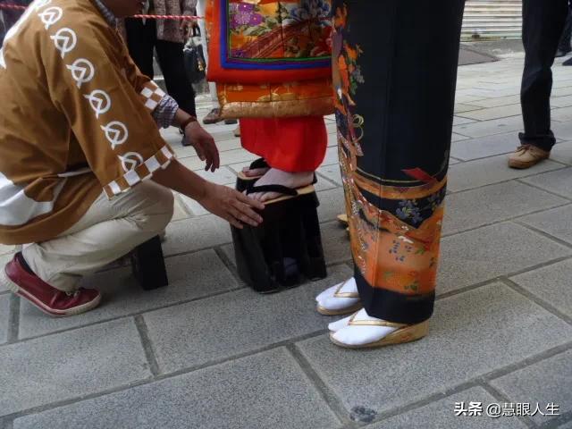 相比美女黑丝.古代男人更爱高跟鞋？高跟鞋发展史有多奇葩？