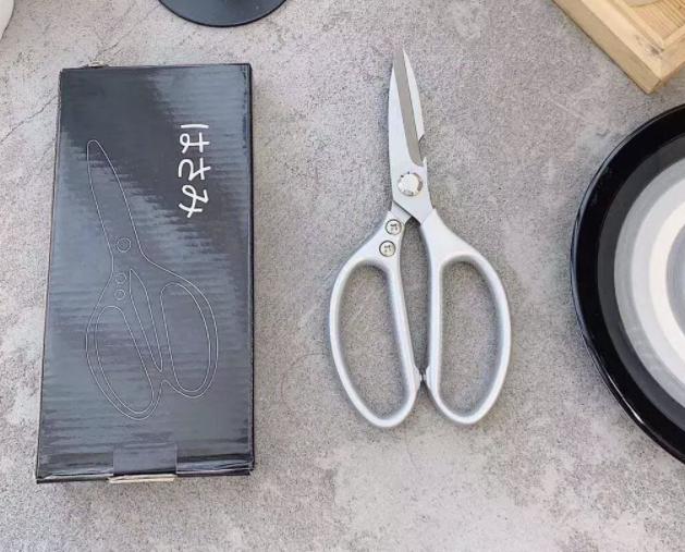 比菜刀锋利的剪刀,比剃须刀还锋利的菜刀