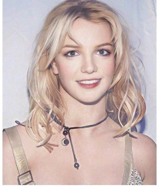 小甜甜布兰妮摆脱监管重获自由,布兰妮小甜甜为什么被监管