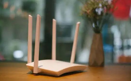 怎样才能使家里路由器信号变好,卧室路由器怎么和客厅路由器联网