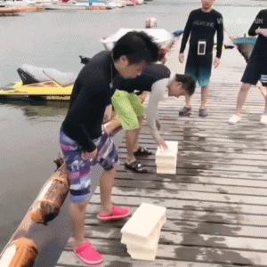 搞笑白色连衣裙视频,搞笑gif第356期