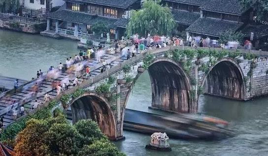 探秘杭州湖居正居杭州东的繁华湖区,终于迎来了一座宸章系!