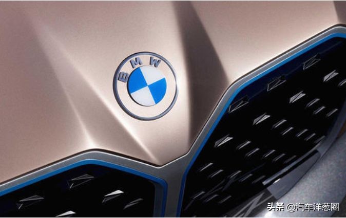 宝马换新车标了！蓝天白云帅炸，以后黑白标只代表低端宝马车主？