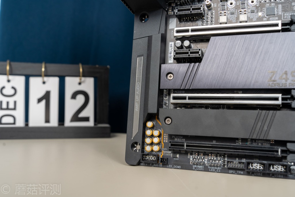 技嘉z490aorusproax主板多大,技嘉z490aorusproax是超级雕吗