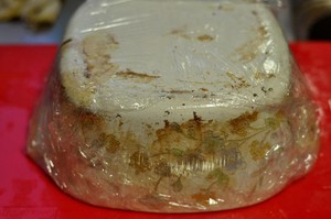 去除锅内的污垢的小妙招,炒菜的锅里面有黑色污垢怎么解决