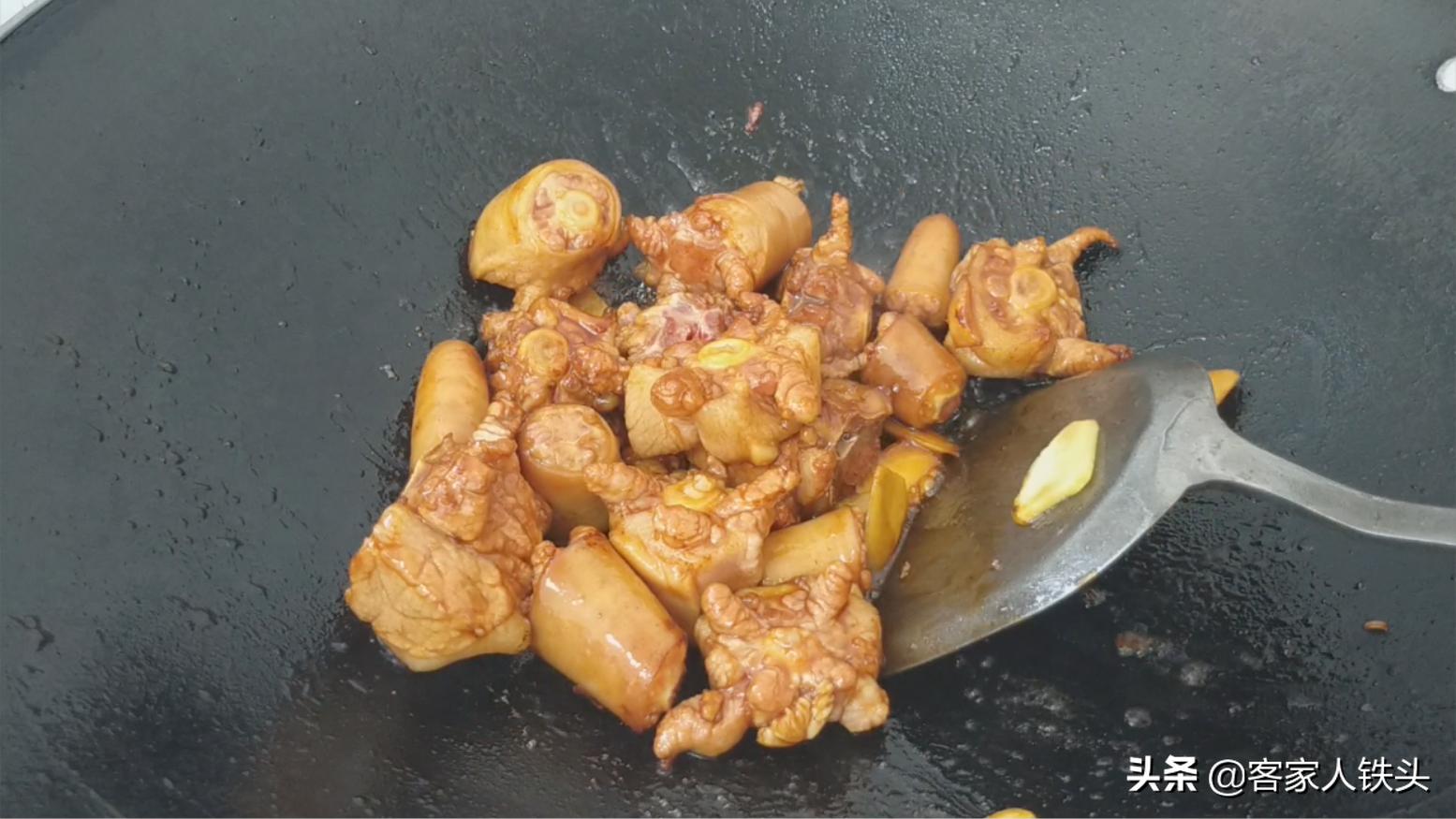 2节莲藕不煎不炸,这样做一锅,大人小孩抢着吃,营养好吃又下饭