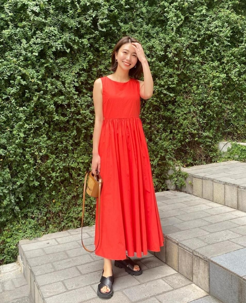 穿裙子如何搭配鞋袜,春天穿裙子配鞋子的思路技巧