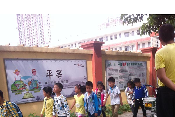 小孩走路说腿疼脊柱肿瘤,儿童夜里腿疼拍片能查出骨肿瘤吗