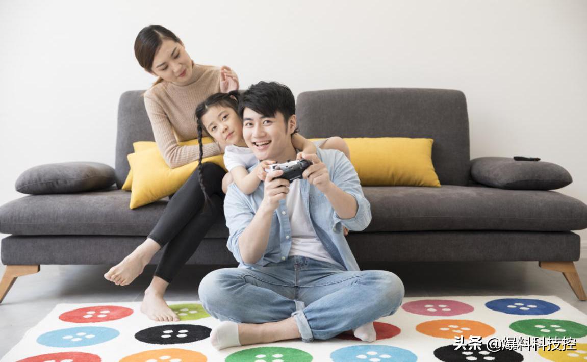 ps4profifa20鐢婚潰瀵规瘮,鐜╄浆绱㈠凹鐢佃濂堥