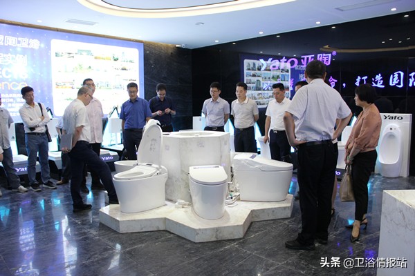 工信部五所赴潮州市调研专家组走进广东亚陶科技股份有限公司