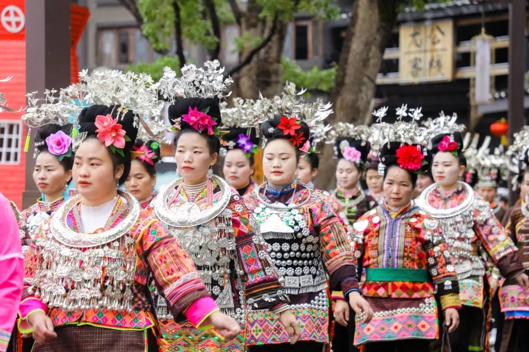 5万人PK酒量饭量胆量!这个饭局水陆两栖震撼上天