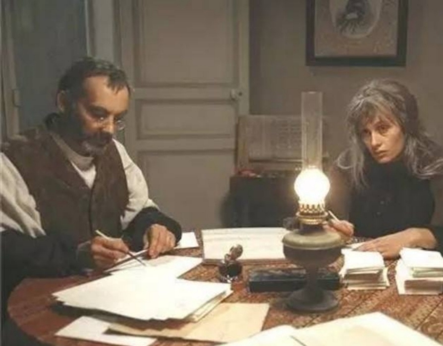 《项链》：总是要历尽百转和千回，才知情深意浓