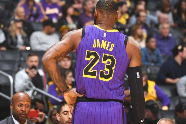 勒布朗詹姆斯nba,勒布朗詹姆斯打橄榄球